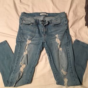 KAN CAN RIPPED JEANS| MAKE AN OFFER!
